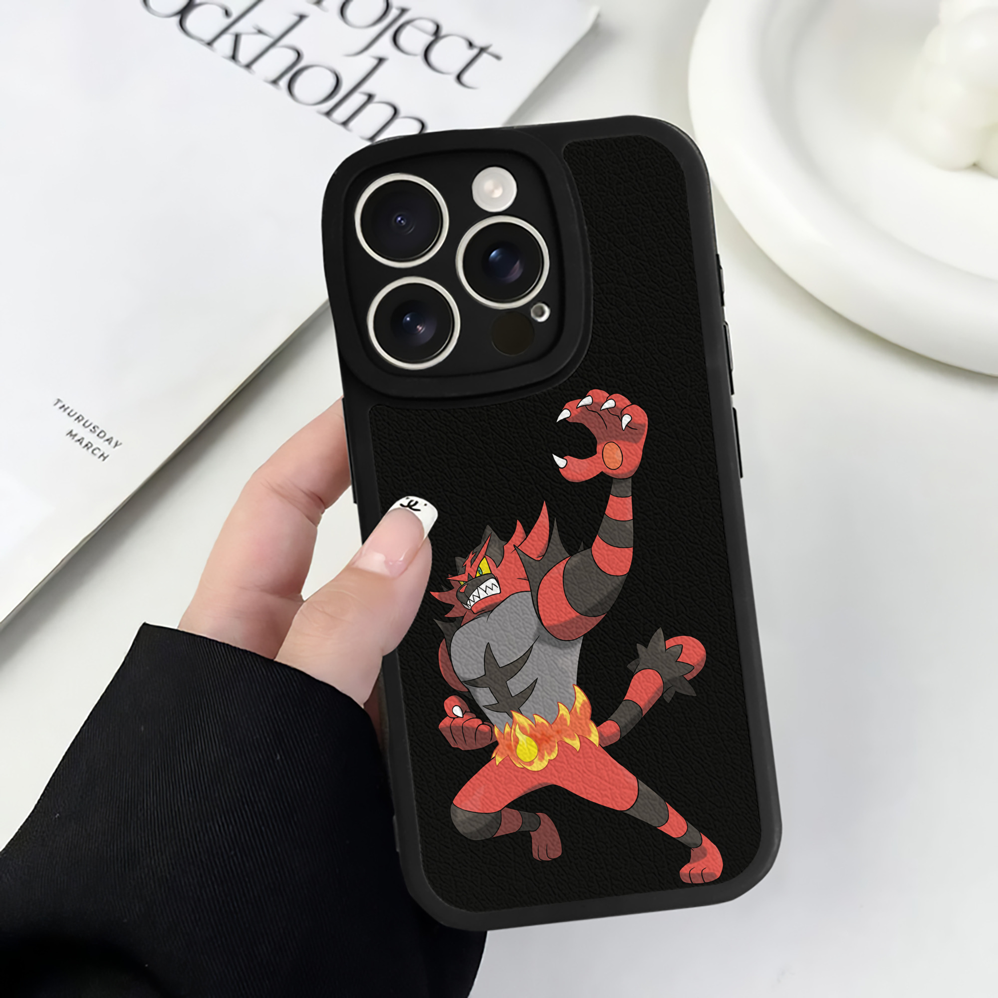 （画像用） ポケットモンスター Pokémon 【iPhone 16シリーズ対応】シリコンスマホケース（レザー調） 材質：シリコン